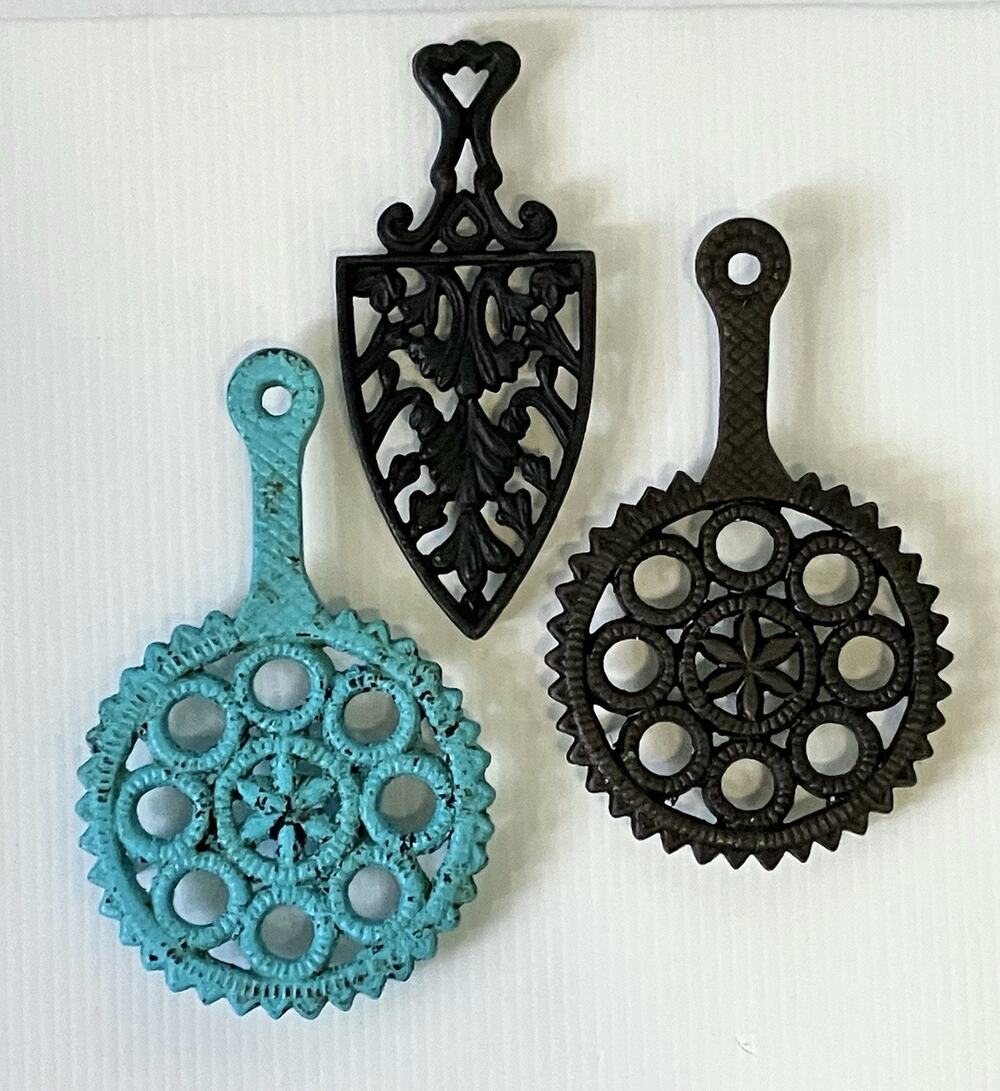 Antique Cast Iron Handled Trivet Set Of 3 Rustic Vintage Kitchen Decor Display